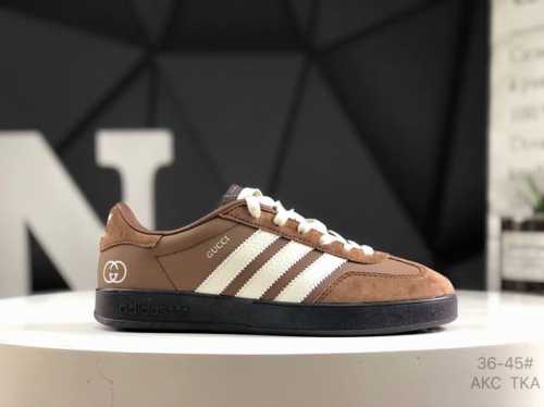 海外爆款限量发 高端定制 阿迪达斯 Ad Gazelle Indoor Trainers 古驰联名---棕黑白 原厂定制长毛翻毛皮组合环保纤维革鞋面材质 内置环