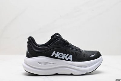 290 公司级小红书推荐Hoka M Clifton 9 全新配色 这个品牌来自于新西兰的毛利语，Hoka表示大地，One One表示飞越，连起来就是飞越地平线