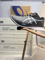 Asics Magic Speed 3亚瑟士经典跑鞋 如今机能风和户外风吹得正劲，便是主打“Urban Outdoor机能越野风格”，城市和户外场景都能轻松应对