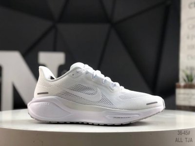170 Nike「飞马新鞋」触感柔软，质感升级！随着“耐克「蓝图」系列”在巴黎的盛大发布，全新一代 登月41代 Nike Pegasus 41也正式登场啦！Ni