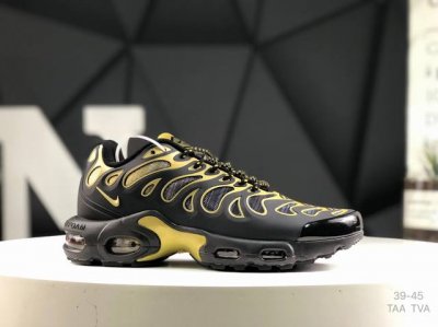 真标带半码 耐克 Nike Air Max Plus Drift 缓震运动休闲鞋！鞋款将继续使用 Tuned Air 科技并保持基础的鞋型轮廓，不同的是在鞋面加