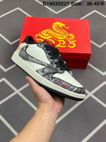 Fragment X Travis Scott X蛇年限定 Air Jordan 1 Low 三方联名倒钩 性价比原盒出货 全新的三方联名低帮倒钩鞋面延续了黑脚