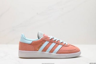 公司级adidas Handball Spezial 官方正确版本 阿迪达斯经典款 复古休闲板鞋 全鞋采用反毛皮制作 牛筋耐磨大底 承载青春情怀的板鞋 经典三条