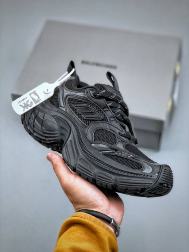 ok版本 Balenciaga巴黎世家 6Xl Cargo 圆头系带 低帮生活休闲鞋 采用超细纤维和网布 其前卫的设计、夸张的体积和反光细节赋予其特别的轮廓 采