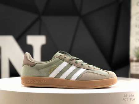 160 z Adidas Gazelle Indoor Trainers 羚羊内训系列低帮复古百搭休闲运动德训风板鞋“浅蓝冰淇淋” 货号：Ji3526 尺码：3 - 点击图像关闭
