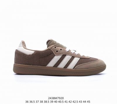 阿迪 Adidas Originals Samba 阿迪达斯 低帮 棕色 男女同款 桑巴低邦运动休闲鞋 鞋身整体以棕色华夫格打造，搭配棕色翻毛皮经典t字形鞋头，