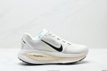 公司级Nike Vomero 18 耐克 舒适减震防滑 低帮跑步鞋 全掌Reactx泡绵中底 前掌和后跟还配备了Air Zoom气垫单元 据说跑起来更快更舒适哦
