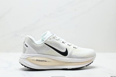 公司级Nike Vomero 18 耐克 舒适减震防滑 低帮跑步鞋 全掌Reactx泡绵中底 前掌和后跟还配备了Air Zoom气垫单元 据说跑起来更快更舒适哦