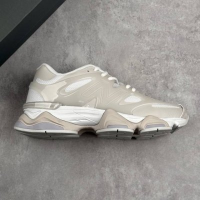 本地 核心私 New Balance Nb9060系列 复古休闲运动慢跑鞋 #鞋款灵感源自设计师本人对夏日的怀日回忆。鞋面大身由空间双格及磨砂鞋面拼接而生，配以