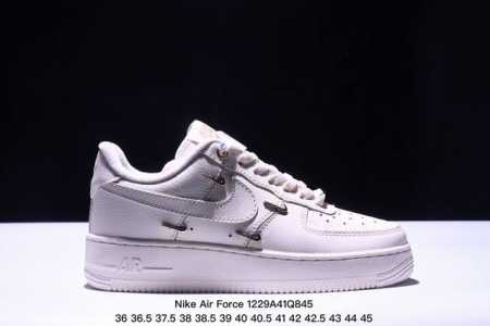 耐克nike Air Force 1 Low 空军一号低帮百搭休闲运动板鞋。柔软、弹性十足的缓震性能和出色的中底设计，横跨复古与现代的外型结合，造就出风靡全球三 - 点击图像关闭