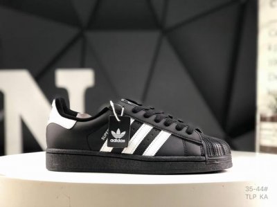 120 阿迪达斯 Adidas Superstar 三叶草经典贝壳头系列 新款休闲板鞋潮流男女士运动鞋 。鞋面柔软皮革材质 标志性的贝壳鞋头，锯齿三条纹，简约的