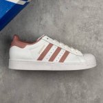 本地 核心私 阿迪达斯Adidas Originals Superstar 贝壳头经典百搭休闲运动板鞋 70年代诞生之初Superstar就定位于低帮篮球鞋 由