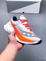 集图 公司级！Saucony索康尼 Endorphin Pro4系列 男女低帮缓震跑步鞋 索康尼推出的跑鞋是一款外观激进但脚感舒适的跑鞋 采用了全新的中底设计和