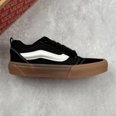 本地 核心私 万斯 Vans Knu-Skool 面包鞋 坎普尔 茱利安系列低帮复古硫化休闲运动板鞋“肥胖版大Logo” 要说整个年最为热门的鞋型之一， 面包鞋