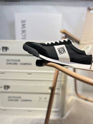 西班牙百年皮具奢华品牌 罗意威Loewe Ballet Runner 2.0 Sneakers 芭蕾舞2.0系列阿甘复古风德训薄底百搭休闲运动鞋 尼龙和牛皮革运