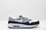 真标Nike Air Max 1 耐克气垫 缓震 耐磨运动鞋 鞋身材质均选择皮革 织物 麂皮多种材质覆盖 保证质感的前提下 层次感也相当不错 带有开窗式 Air