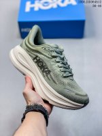 公司级 Hoka畅行无阻 Hoka One One Bondi 9 舒适百搭耐磨轻便 低帮跑步鞋 男女款。Bondi 9 最显著的变化在于其鞋底单元，原本扎实可