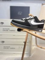 160 耐克 Nike Air Force 1 '07空军一号 百搭休闲运动板鞋。柔软、弹性十足的缓震性能和出色的中底设计，横跨复古与现代的外型结合，造就出风靡