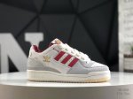 真标带半码 Adidas Forum Low Cl 阿迪达斯 低帮百搭潮流休闲运动板鞋 以复古篮球鞋的外形为基础 采用皮革拼接简约百搭 更加贴合舒适 中底内侧网