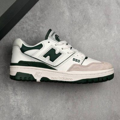 本地220 核心私 new Balance Nb 550 皮革 轻便舒适减震低帮复古篮球鞋 new Balance 550板鞋，是一款深受喜爱的复古鞋款。它首次