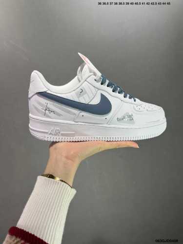 公司级nike Air Force1 全新配色 #原楦头原纸板 打造纯正空军版型 #专注外贸渠道 全掌内置蜂窝气垫 #原盒配件 原厂中底钢印、拉帮完美 货号：C