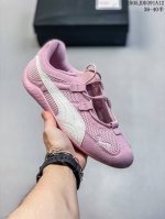 puma Speedca Og 彪马极速赛车系列低帮德训风拼接复古百搭休闲运动赛车鞋 鞋款从80、90年代赛车手所穿的防火赛车鞋为原型，鞋身线条模仿了赛车的流线
