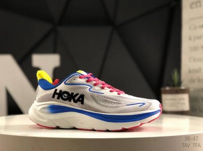 200 小红书推荐M Skyflow 全新配色 这个品牌来自于新西兰的毛利语，Hoka表示大地，One One表示飞越，连起来就是飞越地平线，One One不是