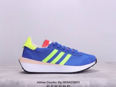 阿迪达斯 Adidas Xlg 生胶厚底 秀气大方的鞋型 气质修身。以现代设计融合复古跑步和足球风，采用锦纶和绒面革鞋面，灵感源自70年代 Country跑鞋设