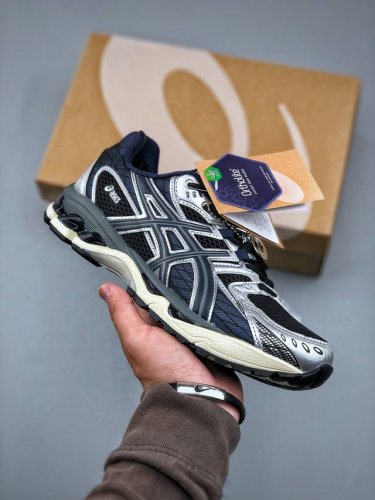 Asics Gel-Nimbus 10.1 亚瑟士复古透气休闲鞋缓震男子耐磨跑步鞋 1203A54 03 #鞋面采用无缝线鞋面，贴合脚型，穿着舒适；中底 °环绕