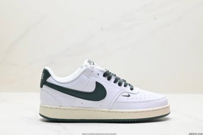 真标 Nike Court Vision Lonn 低帮百搭透气休闲运动板鞋，经典耐用的设计，兼顾舒适脚感和出众风范，演绎匠心之作。结构性的支撑贴合感结合复古篮
