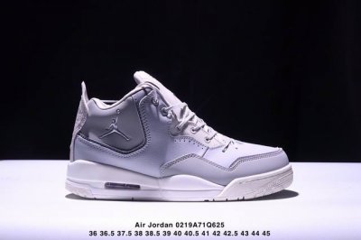 Jordan 乔丹 男女鞋真标半码制，原楦原纸版数据开发，采用荔枝纹牛剖革鞋面材质，缜密定位拉帮及注胶效果，中底Pu内嵌开窗式Air缓震气垫30周年的献礼，耐克