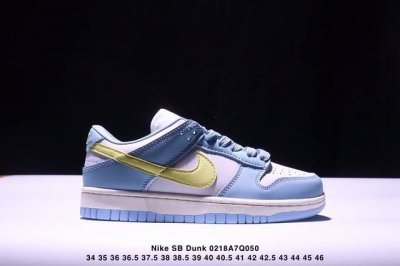 特价耐克Nike Sb Dunk Low 扣篮系列复古低帮休闲运动滑板板鞋。采用脚感柔软舒适Zoomair气垫，有效吸收滑板等极限运动在落地时带来的冲击力，为街