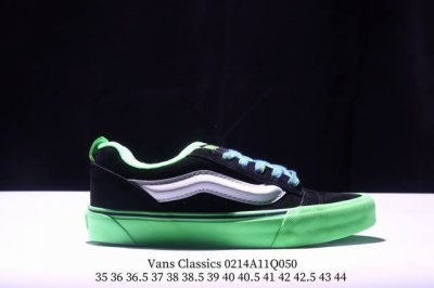 Vans Classics Knu Skool 苏格兰格纹拼接 厚鞋舌面包鞋 Vans联名超火的土豆鞋，复古经典，鞋头放大、包边上移加厚、鞋舌加厚。Vans C