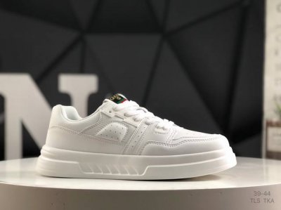 250 【Gucci】古驰今年最新款男鞋 香港-专柜同步 全品相 顶级进口材料 极为亲肤舒适 摸上去非常的细腻 版型上很正 进口牛皮+真皮内里+几何构图案 奢华