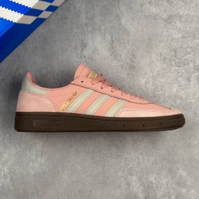 本地 核心私 公司级Adidas Handball Spezial 阿迪达斯经典款 复古休闲板鞋 全鞋采用反毛皮制作 牛筋耐磨大底 承载青春情怀的板鞋 经典三条
