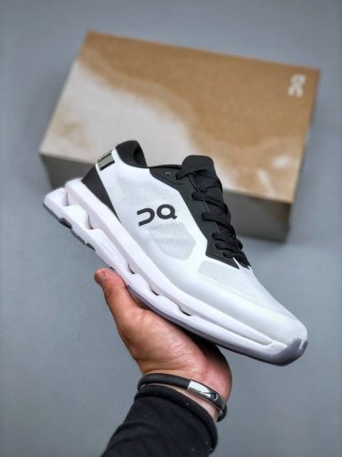 On 昂跑 Cloudzone 柔软舒适防滑耐磨 低帮 休闲跑步鞋 尺码 36-45 半