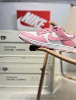耐克Nike Dunk Low 板鞋Sb系列经典百搭休闲运动板鞋加厚鞋舌的填充，使舒适性大大提升，同时也更方便穿脱中底部分则加入了脚感柔软舒适Zoomair气垫
