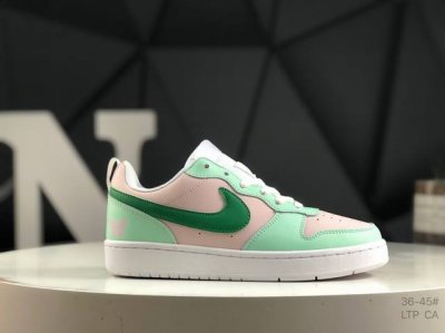 耐克 Nike Court Borough Low 低帮百搭透气休闲运动板鞋男女鞋 经典耐用的设计，兼顾舒适脚感和出众风范，演绎匠心之作。结构性的支撑贴合感结合