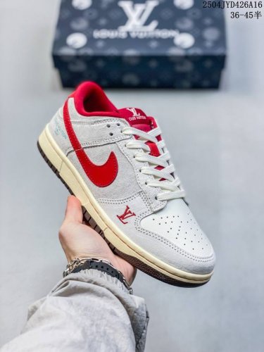 Nk Sb Dunk Low Lv联名灰红钩 周年高端定制 低帮休闲板鞋 #高端定制鞋盒 原装头层材料 独家版型蒸餾加工 大厂纯原品质出货 超高清洁度 皮料切割