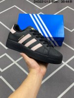 160 Ad Originals Superstar 经典复古贝壳头厚底板鞋 Ig9777 诞生于1969年 是第一双将全皮面鞋 身与橡胶鞋头结合在一起的低帮篮