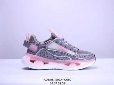 阿迪达斯 Adidas Ultraboost Shoes 马拉松运动休闲实用织物网面跑步鞋。舒适又运动的ultraboost跑步鞋，经典,但不老。这款跑步鞋,采