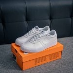 核心私 Nike耐克Court Shot男子运动鞋春季透气轻便运动板鞋 经典网眼 橡胶鞋底 皮面的材质 包裹感很强 但鞋底偏硬 适合日常通勤穿搭 该鞋型延续了传