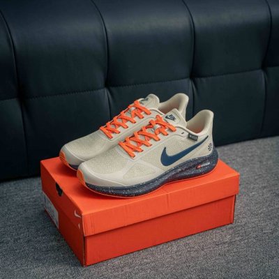 核心私 Nike Gore-Tex针织鞋面休闲运动慢跑鞋 ，柔软舒适低帮跑步鞋男女同款白色，功能性与时尚性兼具的鞋款流线型的鞋身上脚特显腿细 多重材质组合让此款