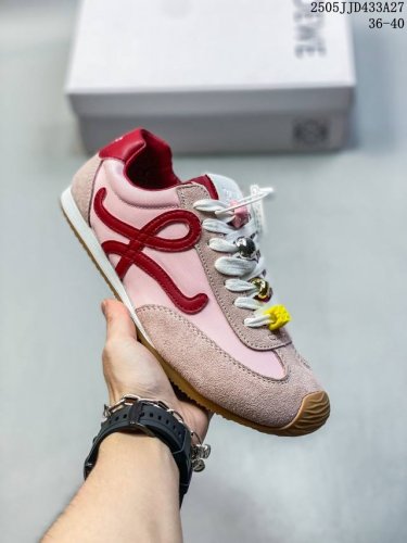 真标Loewe罗意威 Ballet Runner 2.0小牛皮 圆头系带 低帮 生活休闲鞋 罗意威全新版大头运动鞋Ballet Runner2.0 以其独特的设