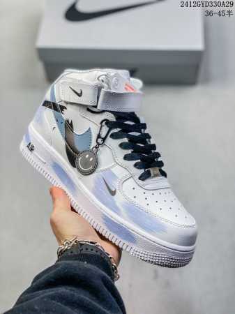 公司级耐克nike Air Force 1“07空军一号低帮百搭休闲运动板鞋。柔软、弹性十足的缓震性能和出色的中底设计，横跨复古与现代的外型结合，造就出风靡全球 - 点击图像关闭