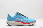 公司级Nike Quest 6极速6代网面透气 时尚休闲跑步鞋 简约高科技设计采用多层材料，为双足带来凉爽感受和稳固体验时尚鞋面搭配中足包覆设计，提供稳固贴合感