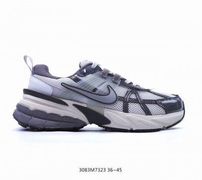 Nk V2K Runtekk Run 减震防滑复古低帮跑步鞋 #鞋款被命名为 Runtekk 设计上借鉴了 2000 年的跑鞋风格 简练又有复古运动气质 材质上