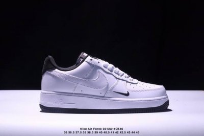 140简介：真标耐克 Nike Air Force 1“07空军一号低帮百搭休闲运动板鞋。柔软、弹性十足的缓震性能和出色的中底设计，横跨复古与现代的外型结合，造