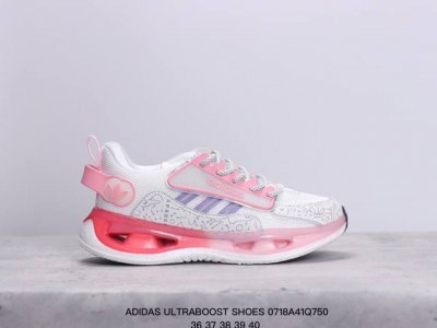 阿迪达斯 Adidas Ultraboost Shoes 马拉松运动休闲实用织物网面跑步鞋。舒适又运动的ultraboost跑步鞋，经典,但不老。这款跑步鞋,采