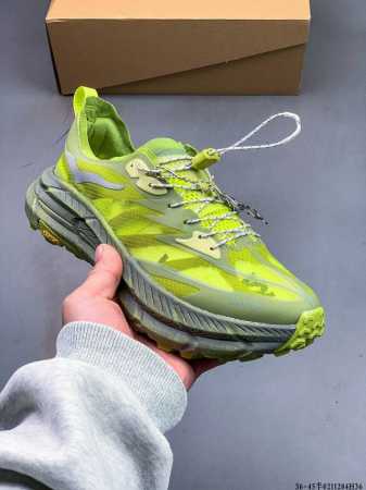 Hoka One One与Satisfy再度联手，推出了全新联名鞋款Hoka X Satisfy Mafate Speed 4 Lite Stsfy。球鞋继承了 - 点击图像关闭